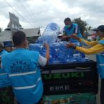 PEMBAGIAN GALON DAN MASKER KEPADA MASYARAKAT DESA TANJUNG BERINGIN